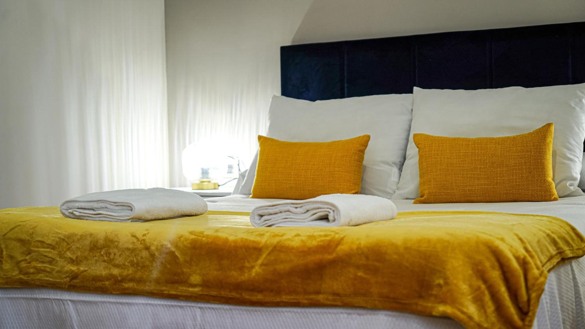Apartamentos Puente Romano Suites เมรีดา ภายนอก รูปภาพ
