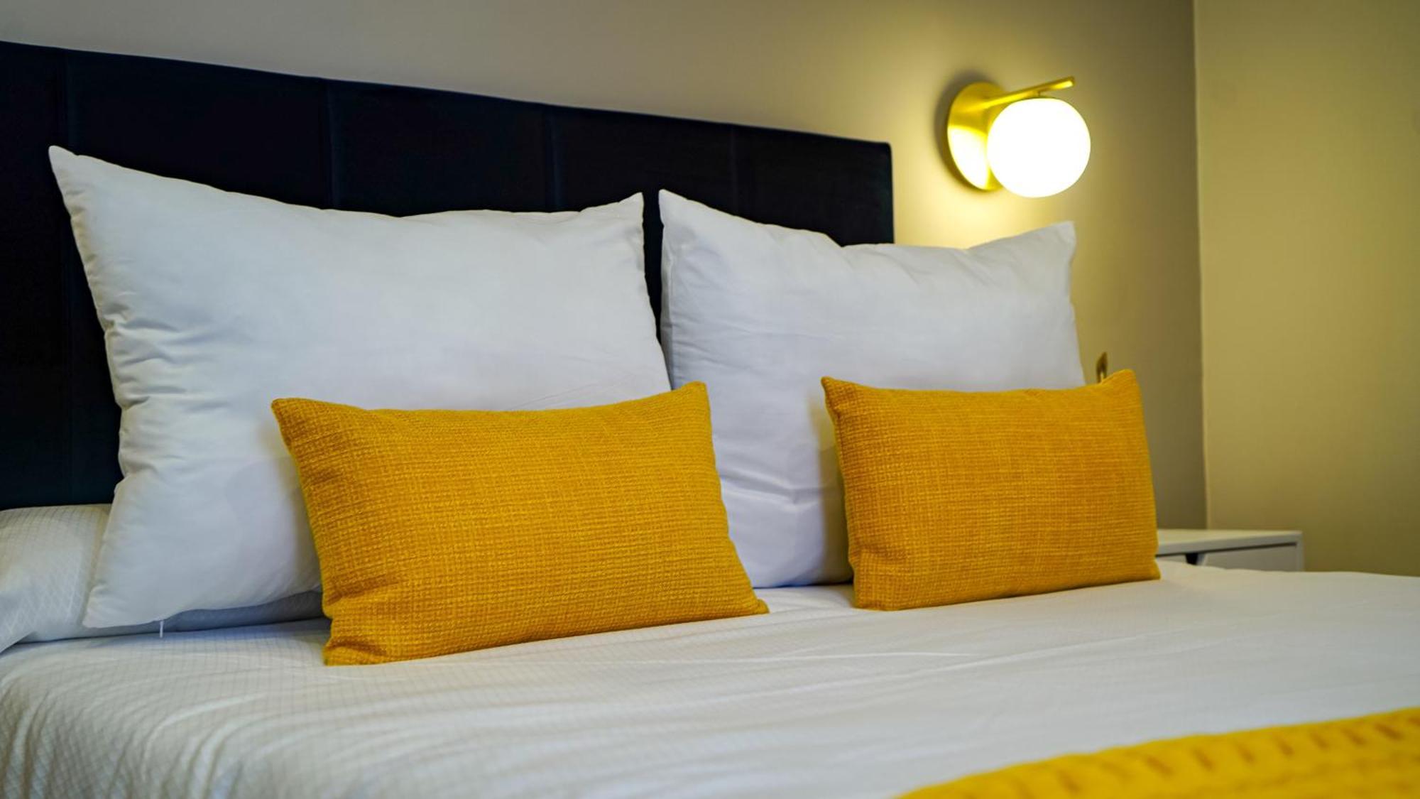 Apartamentos Puente Romano Suites เมรีดา ภายนอก รูปภาพ