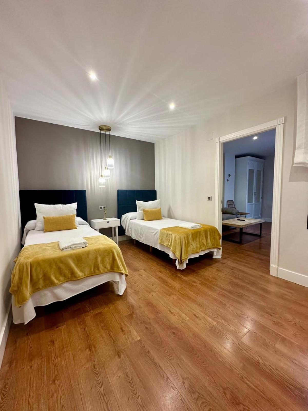 Apartamentos Puente Romano Suites เมรีดา ภายนอก รูปภาพ